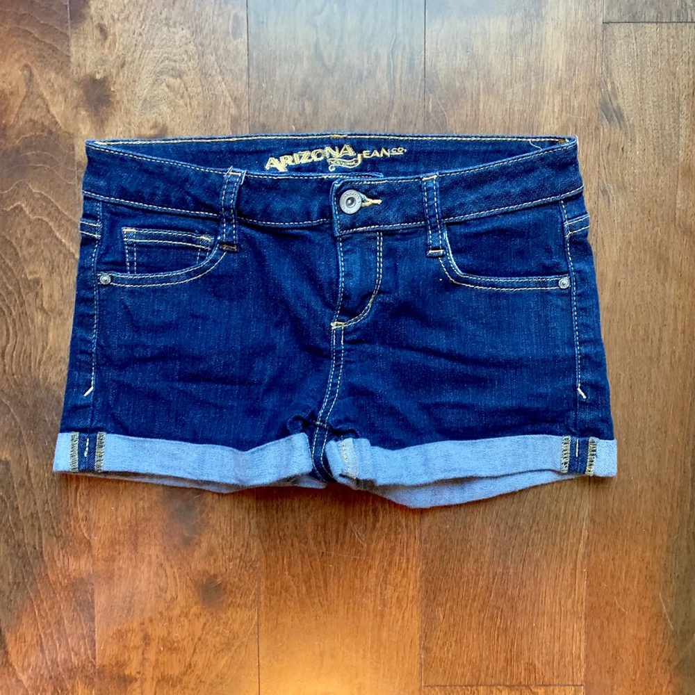 Arizona Jean dark wash shorts. 🌞